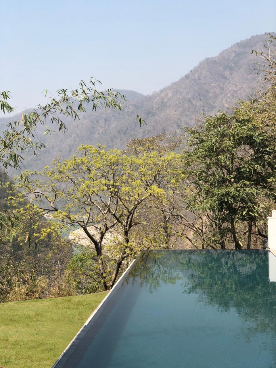 Hotel The Roseate Ganges Rishīkesh Esterno foto